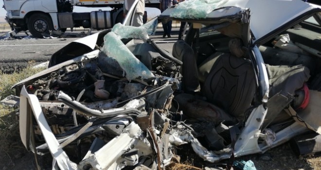  Bitlis'te feci kaza! Otomobille tır çarpıştı: 3 ölü, 3 yaralı