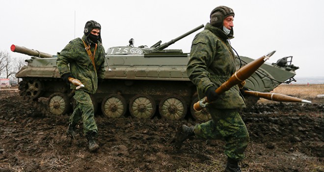 Donbass'ta tansiyon düşmüyor: 1 asker öldü, 2 asker yaralandı