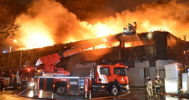  Zeytinburnu'nda iplik fabrikasında yangın çıktı