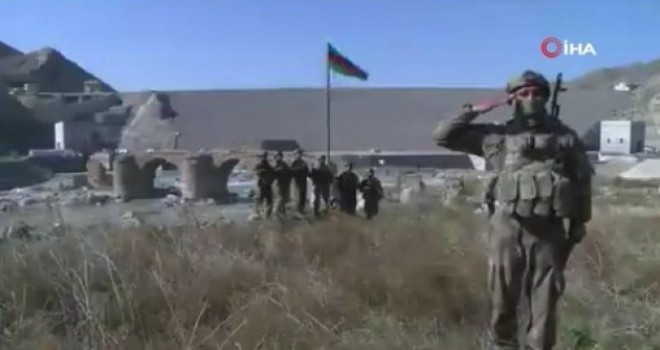 Aliyev: 'Tarihi Hudaferin Köprüsü'ne Azerbaycan bayrağı dikildi'