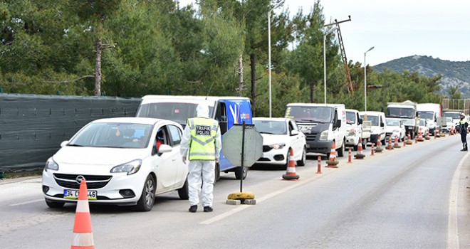 Bodrum'a günde 12 bin araç, bir ayda 100 bin tatilci akın etti