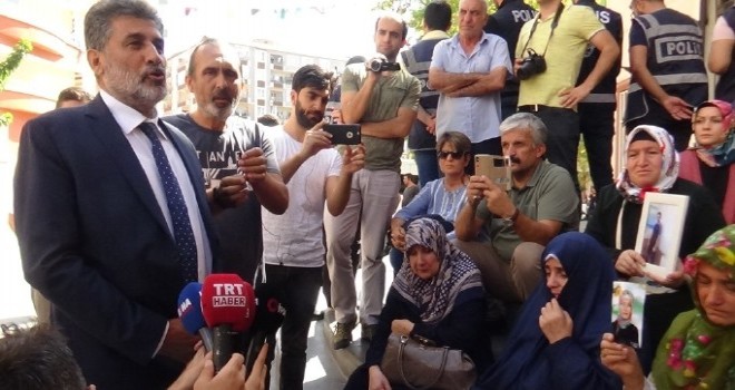 Remzi Çayır Diyarbakır’da HDP İl Binası önünde Eylem Yapan Ailelere Destek verdi  