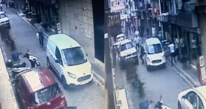İstanbul'da dehşet anları: Aracın altında kalan kadını böyle kurtardılar