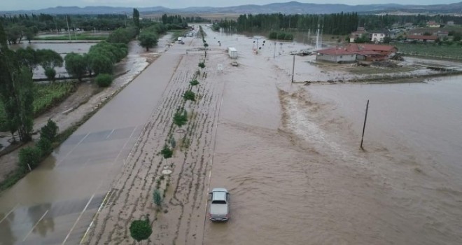 Afyonkarahisar’da sel felaketi hayatı felç etti