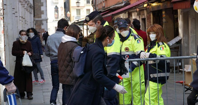İtalya'da son 24 saatte 681 ölüm