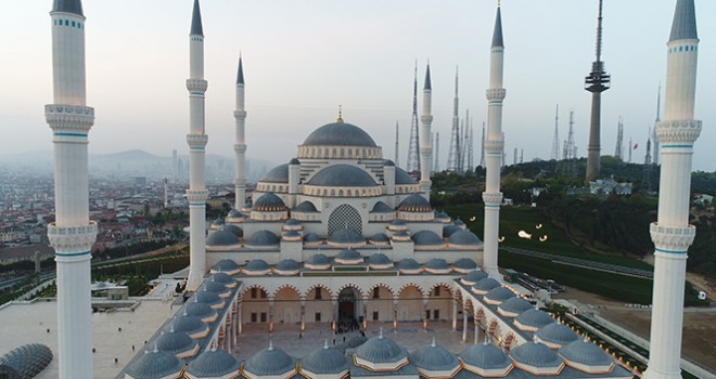 Cuma günü resmi açılışı yapılacak Çamlıca Cami'inin son hali havadan görüntülendi