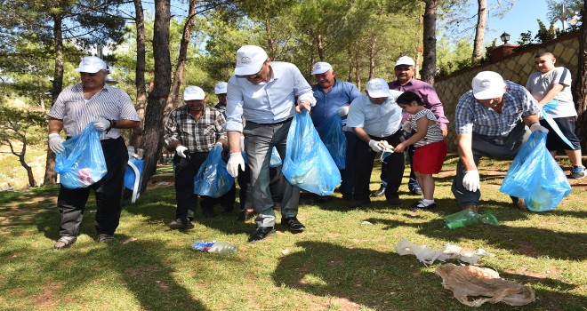 Yediden Yetmişe Çöp Topladılar