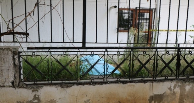 Kadıköy’de bir apartmanın bahçesinde erkek cesedi bulundu