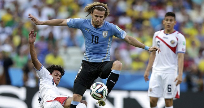 Uruguaylı futbolcu Diego Forlan, 40 yaşında futbolculuk kariyerini noktaladı