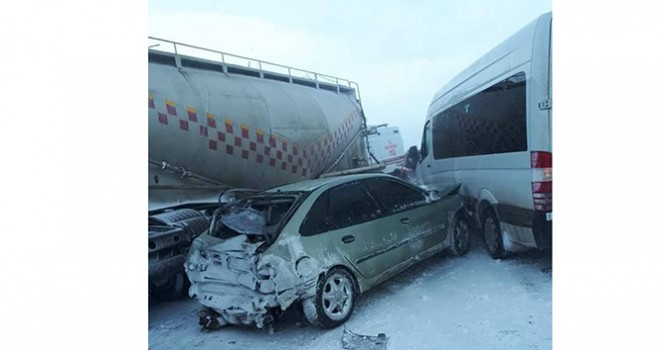 Erzurum'da 20 araç birbirine girdi: 1 ölü, çok sayıda yaralı var