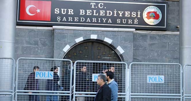  Sur Belediyesi'ne kayyum atandı