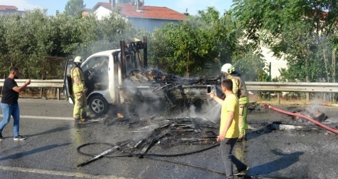 TEM Otoyolu'nda kamyonet alev alev yandı!