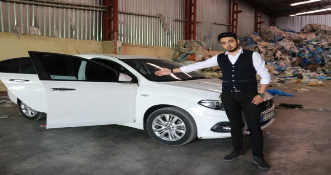 Sıfır otomobilin 2 kapısı değişmiş, direği boyalı çıktı