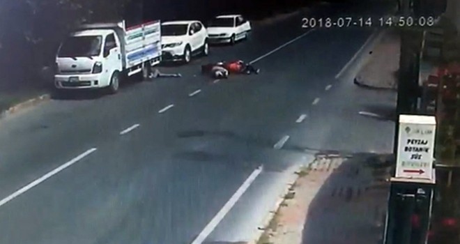 İstanbul’da motosikletli, genç çiftin yaşadığı feci kaza kamerada