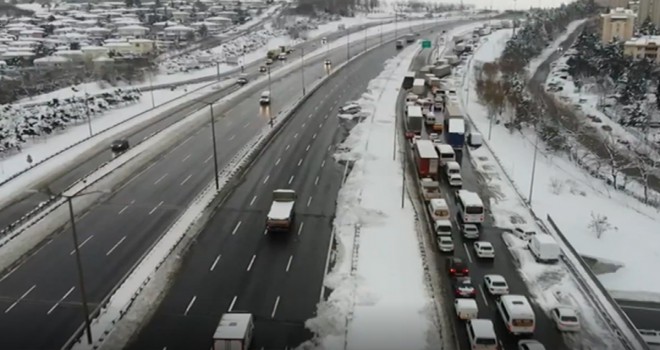 Hadımköy istikametinde oluşan trafik yoğunluğu havadan görüntülendi