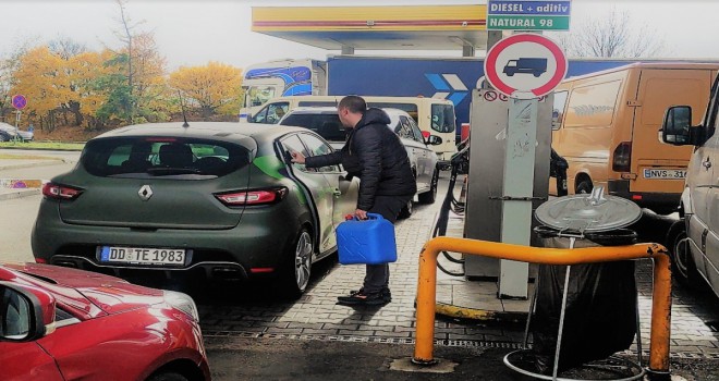 Almanlar, Çekya'daki benzin istasyonlarında kuyruğa neden oluyor