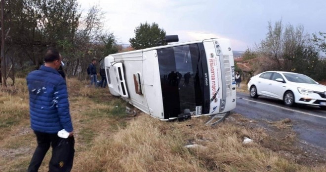 Askeri Personeli Taşıyan Servis Kaza Yaptı: 13 yaralı