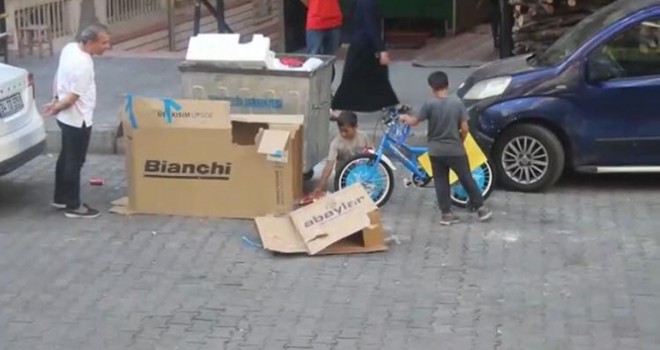  Küçük kardeşlerin bisiklet hayali emek verdikleri konteynerden çıktı