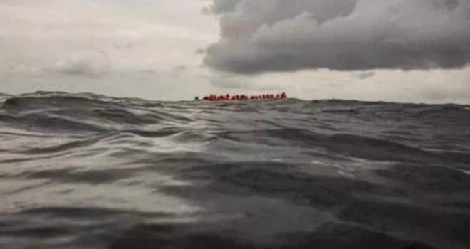 Tunus'ta göçmen teknesi battı!
