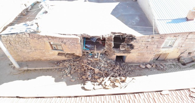 Konya'da depremde 2 bina yıkıldı, 53 binada hasar oluştu