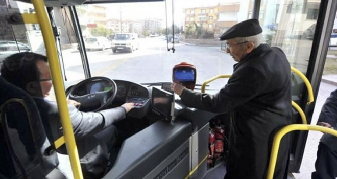 65 yaş üstüne ücretsiz toplu taşıma hakkı devam edecek