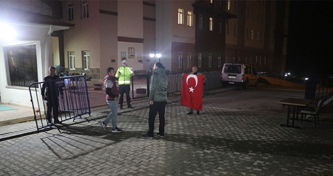 Türkiye Cumhuriyeti'ne küfür eden karantinadaki öğrencilere vatandaşlardan tepki