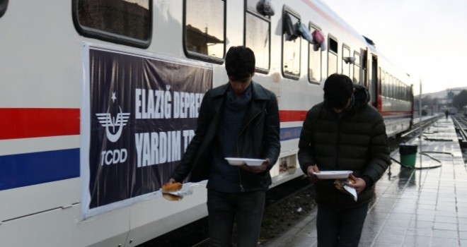 Depremzedelerin gündüz vakti vagonlarda yaşamları