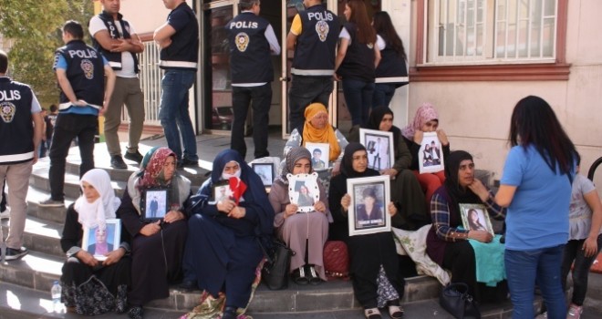  Annelerin HDP önündeki evlat nöbeti 24'üncü gününde