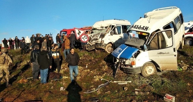 Şanlıurfa'da feci kaza: 2 ölü, 15 yaralı