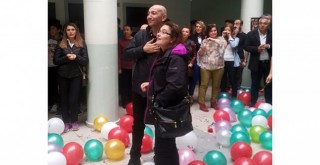  Kanseri yendi, öğrencileri sevgi gösterisiyle karşıladı