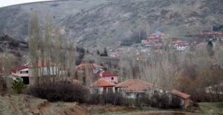 Karantinaya aldı köye misafir kabul edilmiyor