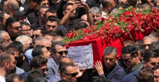 Ferdi Zeyrek gözyaşlarıyla uğurlandı