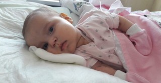 Nehir bebek yaşama tutunmak için ilik nakli bekliyor