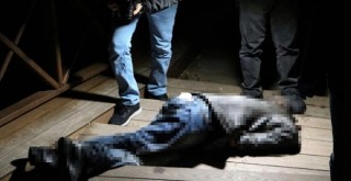 Seyir terasının merdivenlerinde bu halde bulundu