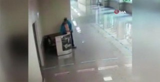 Korona günlerinde doktor ve hemşirelerin çantalarını çalan vicdansız hırsız kamerada