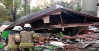 Pendik'te bir evde patlama meydana geldi