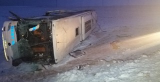  Kayseri'de yolcu otobüsü devrildi: 23 kişi yaralandı