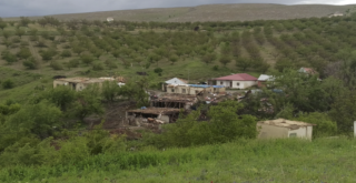 Kahramanmaraş'ta hortum çatıları uçurdu, ağaçları yerinden söktü