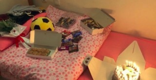 Acılı babadan yürek burkan kutlama