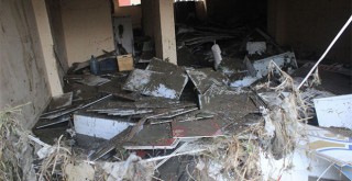 Esenyurt'ta selin verdiği hasar gün ağarınca ortaya çıktı