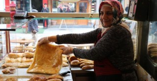 Önce şaşırıyorlar, sonra bir tabak daha istiyorlar