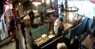 Kafeteryada dehşet anları kamerada