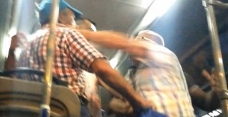Minibüste yaşlıların maske kavgasında yumruklar konuştu