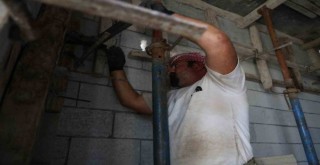 Enkaz kentte iş var, işçi yok