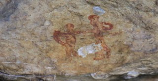 Çoban keçi ararken milattan önceki yazılı tasvirleri buldu, onlarca kişi bölgeye akın etti