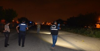 Yeni evli bekçiye eşiyle yürüyüş yaparken araba çarptı