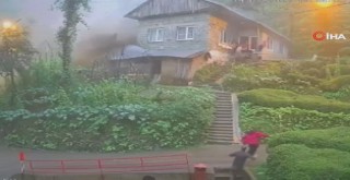 Rize'de sel ve heyelan anı güvenlik kameralarına böyle yansıdı