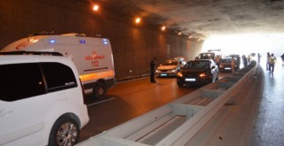 Kazayı izlerlerken kaza yaptılar