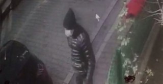 Evinin önüne aracını park etti, kurşun yağmuruna tutuldu