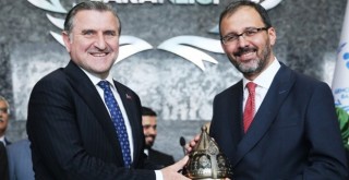 Gençlik ve Spor Bakanı Mehmet Kasapoğlu görevi devraldı